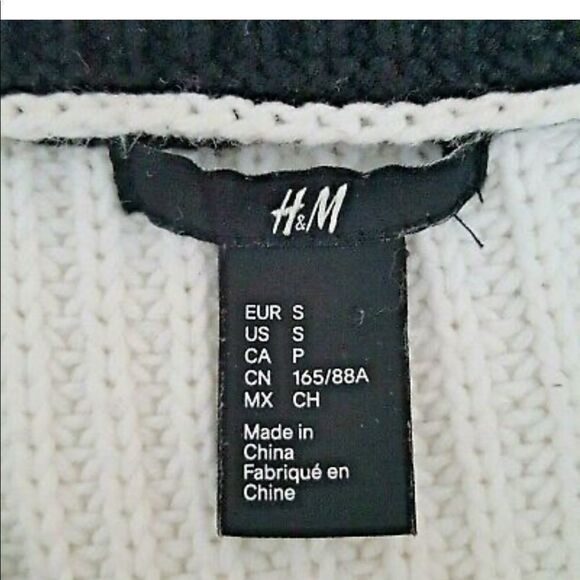 ✨H&M V-neck Sweater✨  - Picture 5 of 6